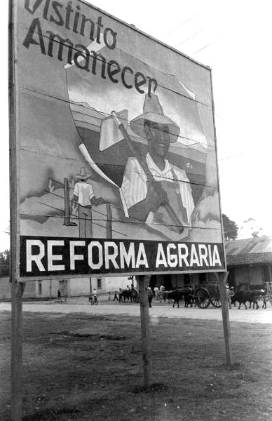 Reforma agraria Billboard (LIFE Magazine) | Zinn Education Project